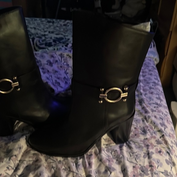 Black heeled boots - Picture 3 of 4